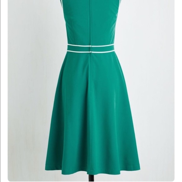 Modcloth "Roving Reporter" Dress in Green - Picture 3 of 3
